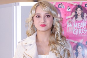 石田ニコル、ブロードウェイミュージカル『MEAN GIRLS』初日前会見に登場