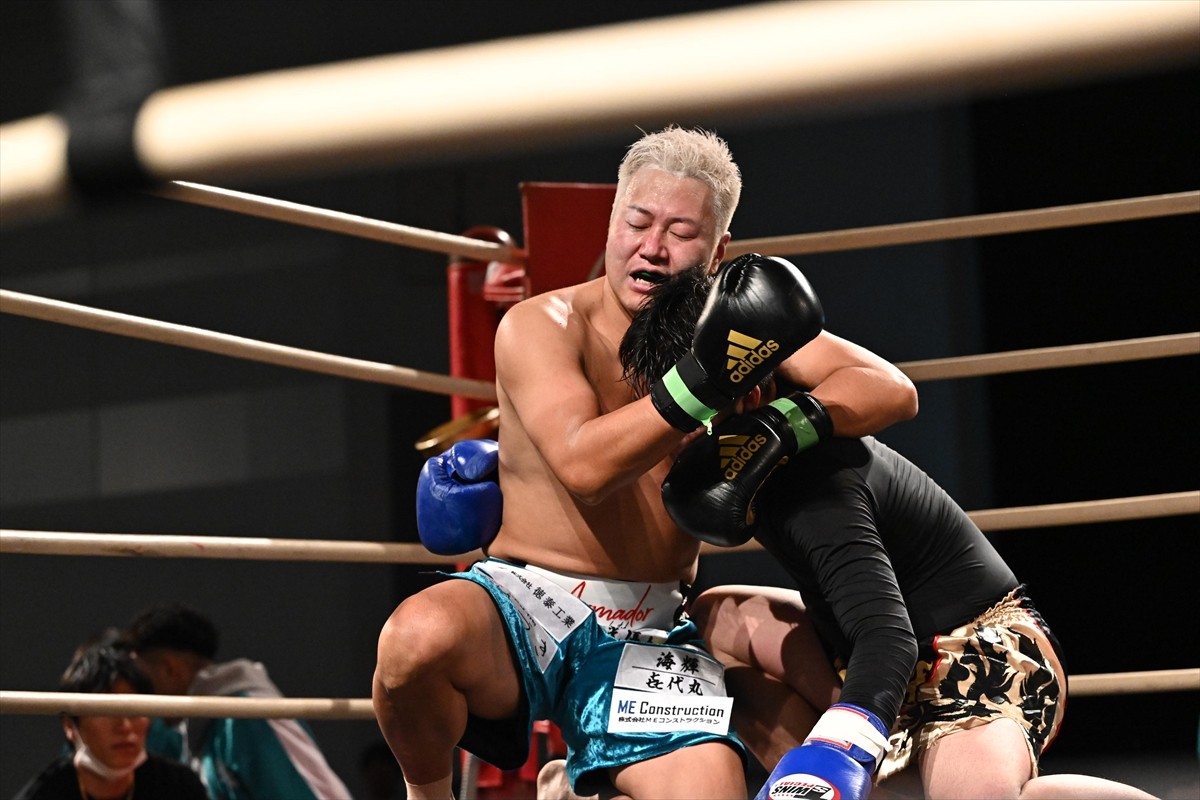 遠藤要、格闘技デビュー　無骨なファイトスタイルで善戦も3ラウンドKO負け
