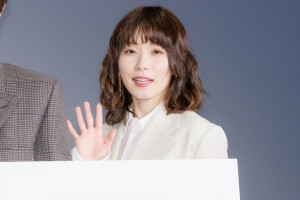 松岡茉優、映画『スクロール』完成披露舞台挨拶に登場