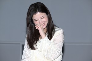 吉高由里子、ドラマ『星降る夜に』制作発表記者会見に登場