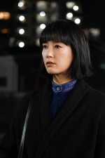 【写真】水川あさみ、『ブラッシュアップライフ』出演　安藤サクラが乗った車を見送る謎の女に