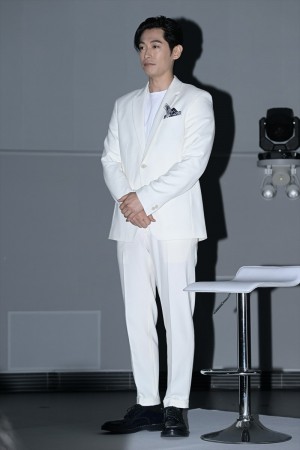 ディーン・フジオカ、ドラマ『星降る夜に』制作発表記者会見に登場