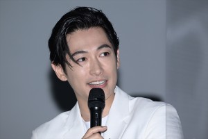 ディーン・フジオカ、ドラマ『星降る夜に』制作発表記者会見に登場