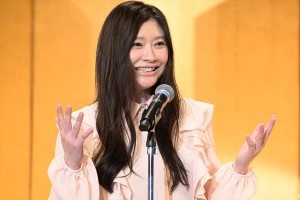 篠原涼子、2023年 エランドール賞 授賞式に登場