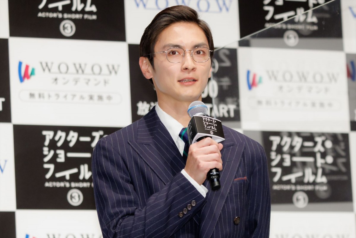 土屋太鳳、有村架純との共演「夢が叶った」　結婚発表後初の公の場　鮮やかなロングワンピース姿で登壇