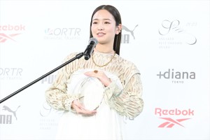 横田真悠、スニーカーベストドレッサー賞 2023 授賞式・記者発表会に登場
