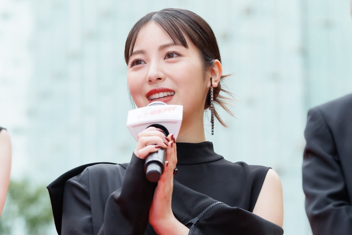 池松壮亮、『シン・仮面ライダー』「1週間前に無事に完成」報告　サプライズも予告