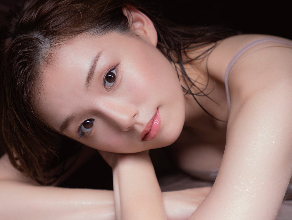 レジェンド”篠崎愛、未発表作品を収録『ヤングチャンピオン』出演15