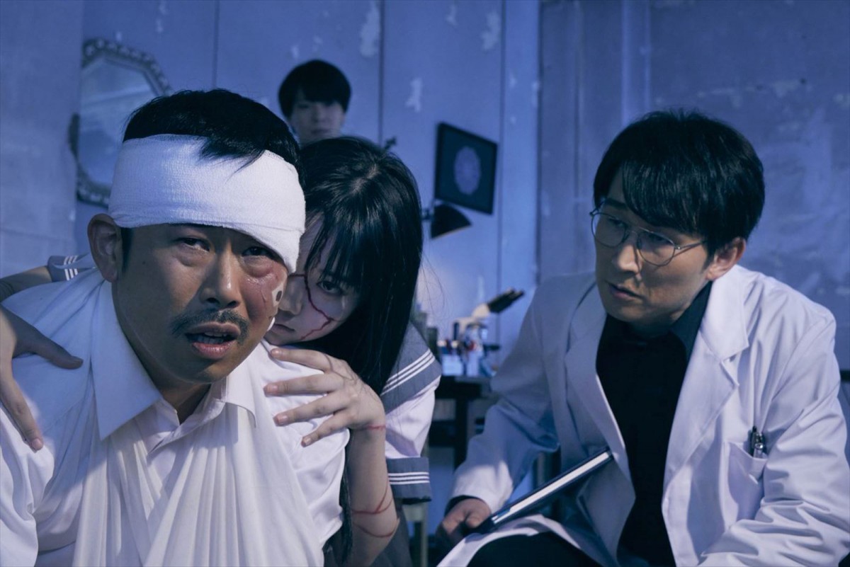 『心霊内科医 稲生知性』に出演する(左から)岡野陽一、じろう