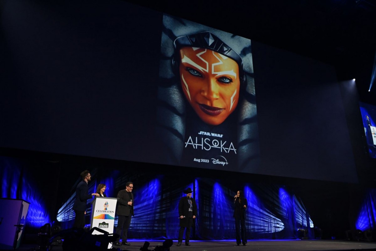 「スター・ウォーズ」新情報一挙発表　過去、現在、未来を描く、新作映画3本の製作決定　デイジー・リドリーらのコメント到着
