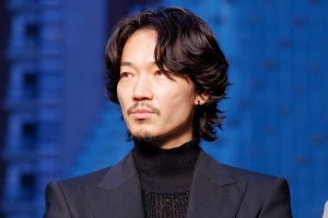 綾野剛、映画『最後まで行く』大階段スペシャルフォトセッション＆完成披露舞台挨拶に登場