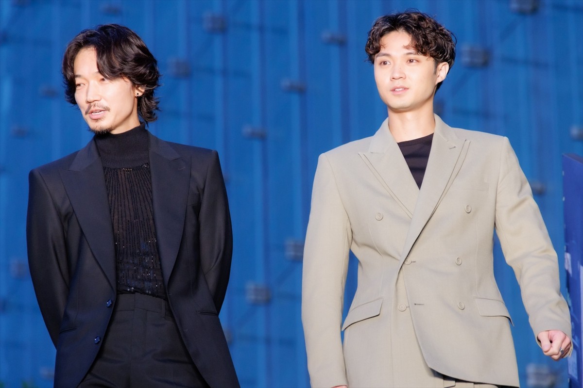 岡田准一、綾野剛は“覚悟を強いてくる役者”「本当に車をぶつけてくるかもしれない」