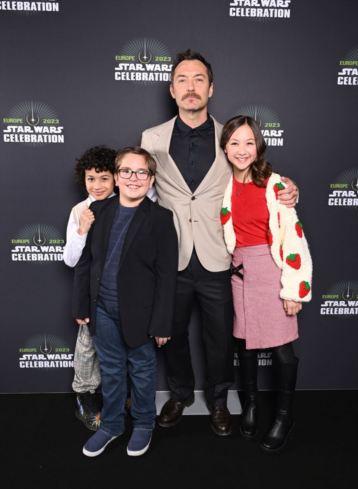 「スター・ウォーズ」新情報一挙発表　過去、現在、未来を描く、新作映画3本の製作決定　デイジー・リドリーらのコメント到着