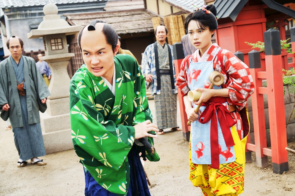 神木隆之介×杉咲花が息ピッタリの掛け合い 映画『大名倒産』場面カット