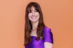 アン・ハサウェイ、「ブルガリ ホテル 東京」記者発表会に登場