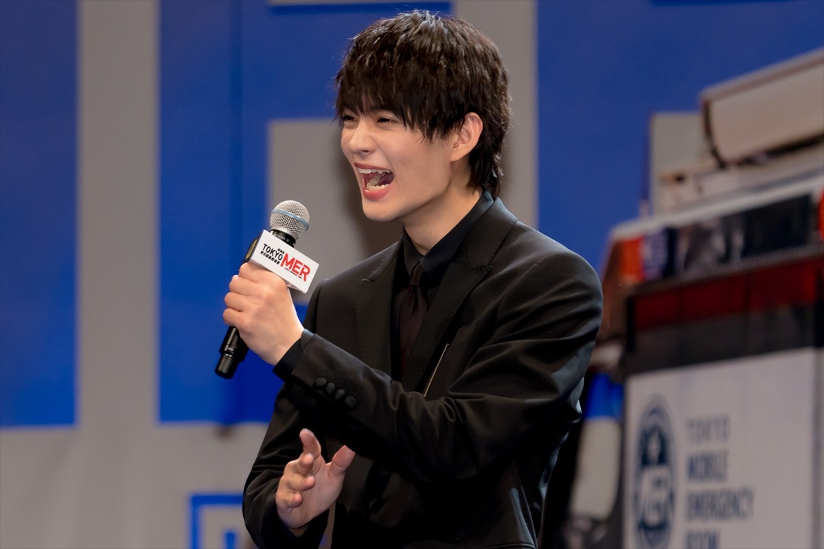 鈴木亮平、菜々緒＆賀来賢人からの“クレーム”にタジタジ