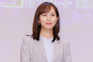 比嘉愛未、ドラマ『ケイジとケンジ、時々ハンジ。』記者会見に登場