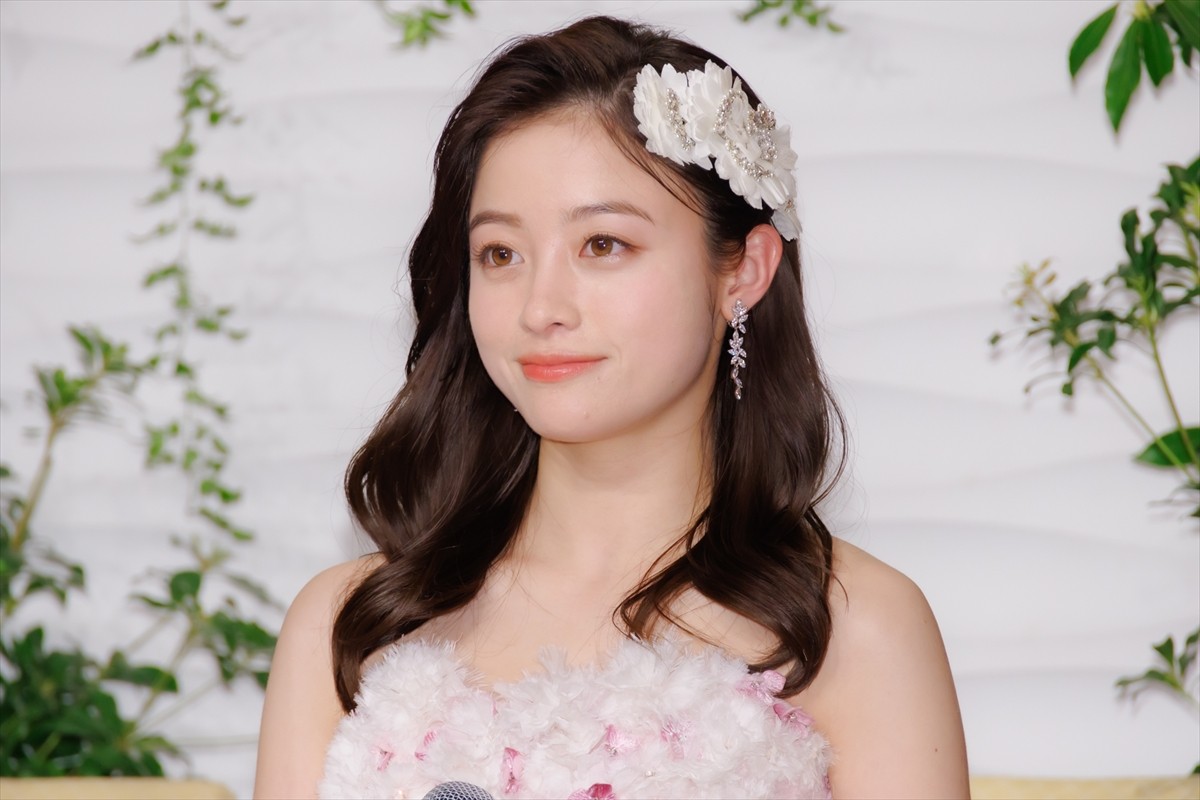 橋本環奈との“結婚会見”に山田涼介「恥ずかしさが一番ありました」