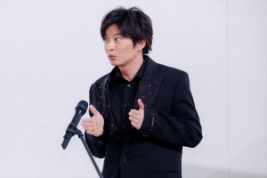 田中圭、ドラマ『unknown』制作発表記者会見に登場