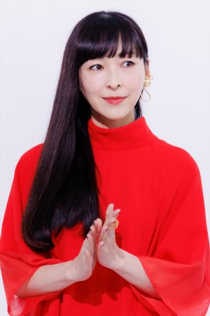 麻生久美子、ドラマ『unknown』制作発表記者会見に登場