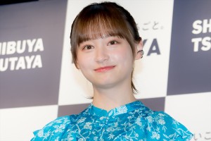 日向坂46・影山優佳、1st写真集『知らないことだらけ』発売記念記者会見に登場