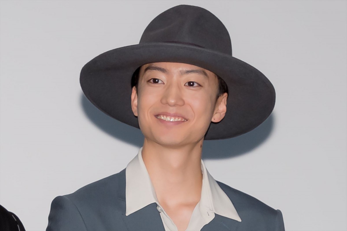 伊藤健太郎、監督におそろいのタンブラーをプレゼント　筧美和子が仲良しぶりを明かす