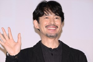 竹野内豊、映画『探偵マリコの生涯で一番悲惨な日』完成披露舞台挨拶に登場