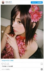 池田エライザ、平成風の花柄ワンピースもかわいい　※「池田エライザ」インスタグラム