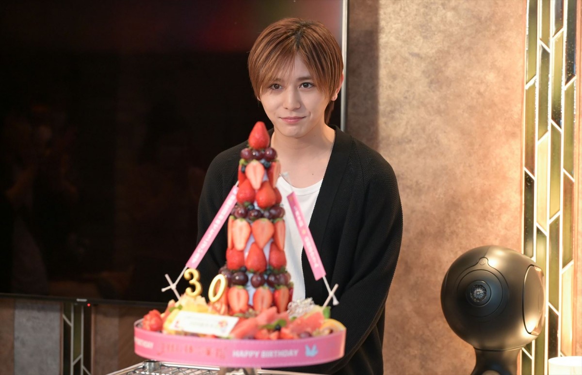 Hey！ Say！ JUMP・山田涼介、30歳のバースデーを橋本環奈がサプライズお祝い「“おじさんいじり”をしてくれるようになってうれしい」