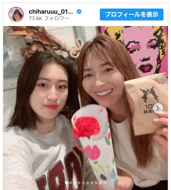 （写真左から）新山もあ、新山千春　※「新山千春」インスタグラム