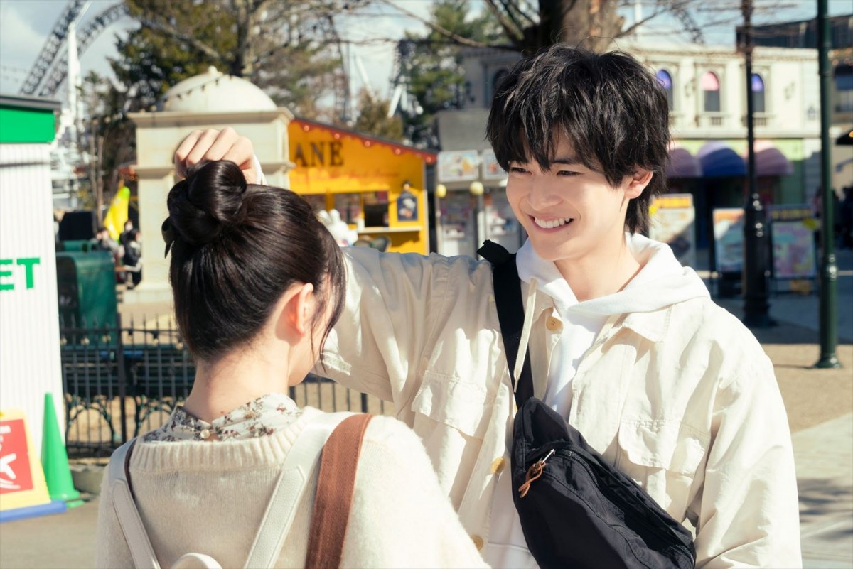 桜田ひよりイチオシの“メガネ瀬戸山”高橋文哉の姿も！　映画『交換ウソ日記』胸キュン場面写真到着