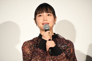 宮崎あおい、映画『大名倒産』公開初日舞台挨拶に登場