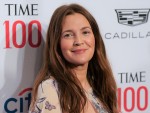 ドリュー・バリモア、母への複雑な思いを語る「死を待ちきれない」でも「幸せでいてほしい」
