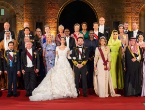 世界の王族が一堂に！　ヨルダン王室フセイン皇太子のロイヤルウエディング集合写真