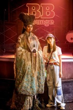 ドラマ『パリピ孔明』より（左から）主人公・諸葛孔明役の向井理、歌姫・月見英子役の上白石萌歌