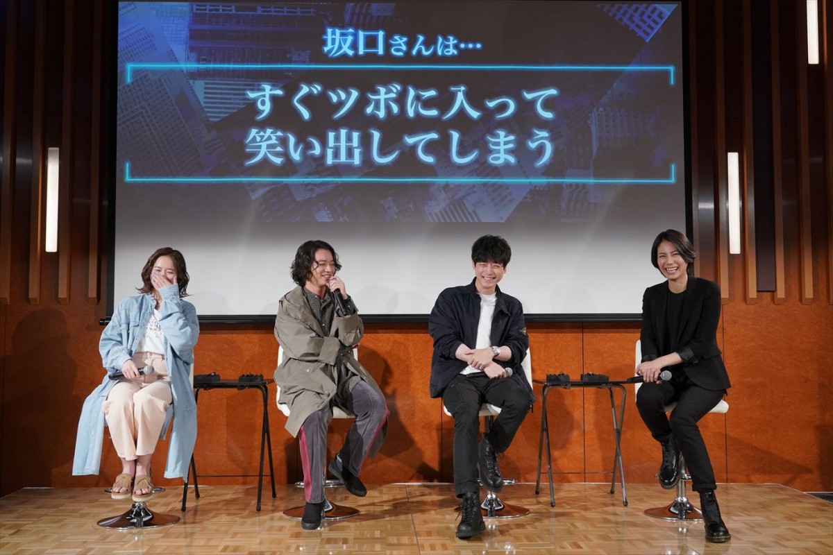 坂口健太郎、スタッフからのタレコミに苦笑い？　『CODE』制作発表会見レポート