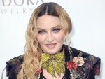 マドンナ、退院するもベッドから起き上がれず