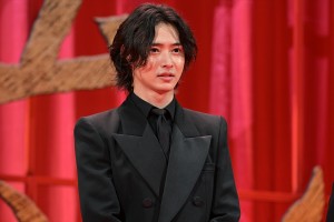 山崎賢人、映画『キングダム 運命の炎』ワールドプレミアに登場