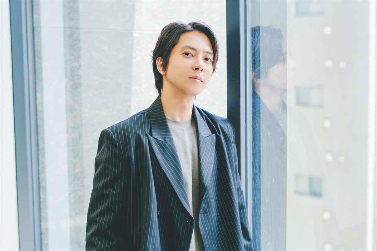 山下智久＆新木優子、“上司と部下から恋人へ”　「とにかく優しい」「努力家」 5年ぶり共演の印象明かす