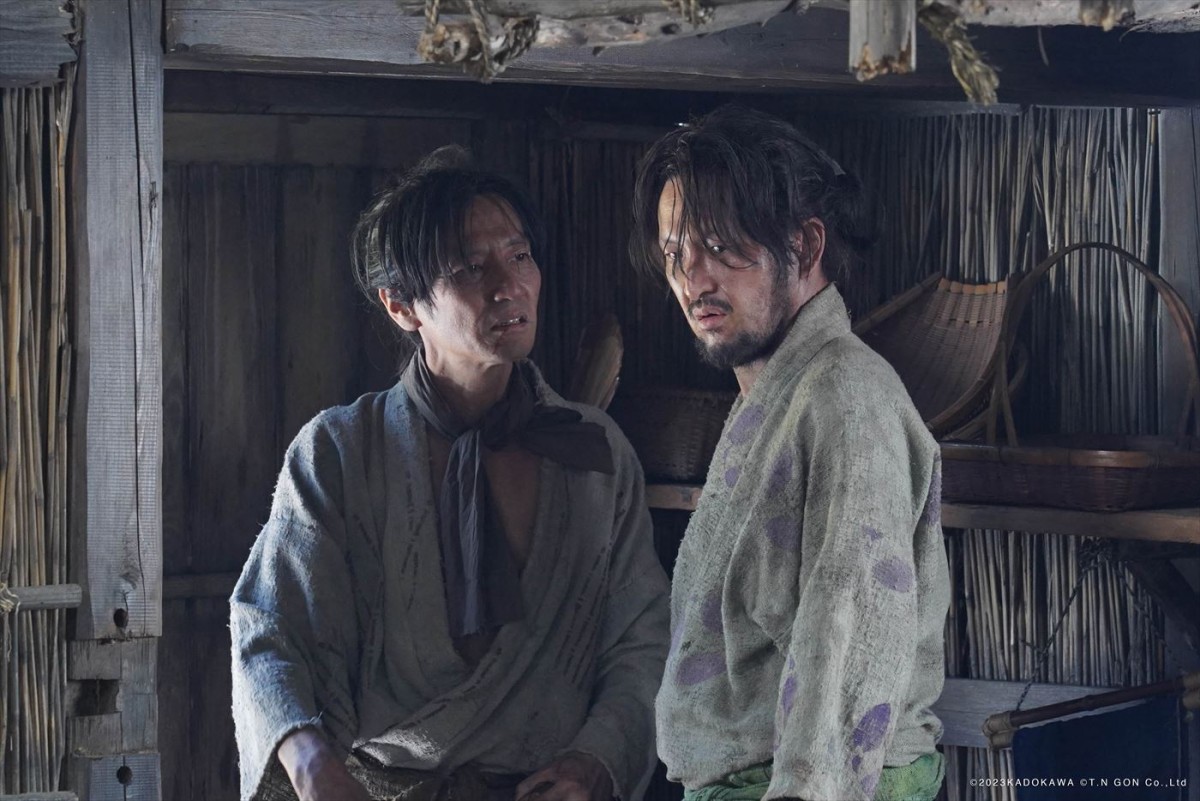 北野武監督最新作『首』狂乱の戦国生きる“曲者ぞろい”の場面写真公開　純金仕様の「ムビチケGOLD」発売も決定