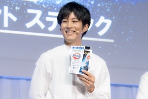 松坂桃李、花王「新・洗たく洗剤発表会」に登場