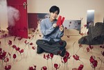 Netflix映画『赤ずきん、旅の途中で死体と出会う。』で王子様役を演じる岩田剛典