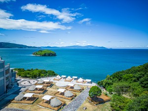 香川に“瀬戸内海を一望するグランピング施設”オープン！　温泉やプライベートビーチも