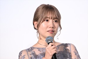 酒井麻衣監督、映画『夜が明けたら、いちばんに君に会いにいく』“いちばんに夜きみに会いにいく”舞台挨拶付き最速上映会に登場