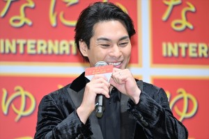 柳楽優弥、映画『ゆとりですがなにか インターナショナル』完成報告会見に登場