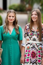 （左から）17歳のレオノール王女と16歳のソフィア王女
