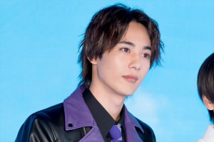 藤林泰也、『仮面ライダーガッチャード』制作発表会見に登場