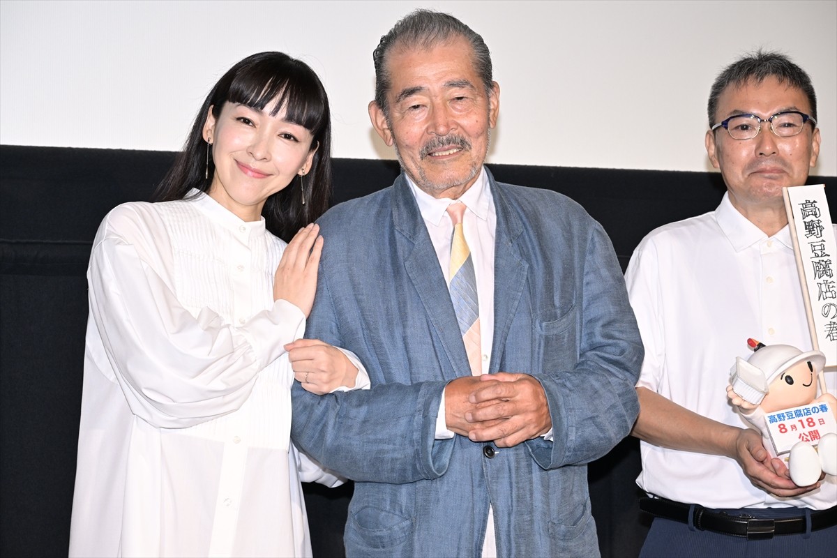 藤竜也、82歳を目前にした舞台挨拶は「贅沢の極み」　娘役の麻生久美子らが祝福