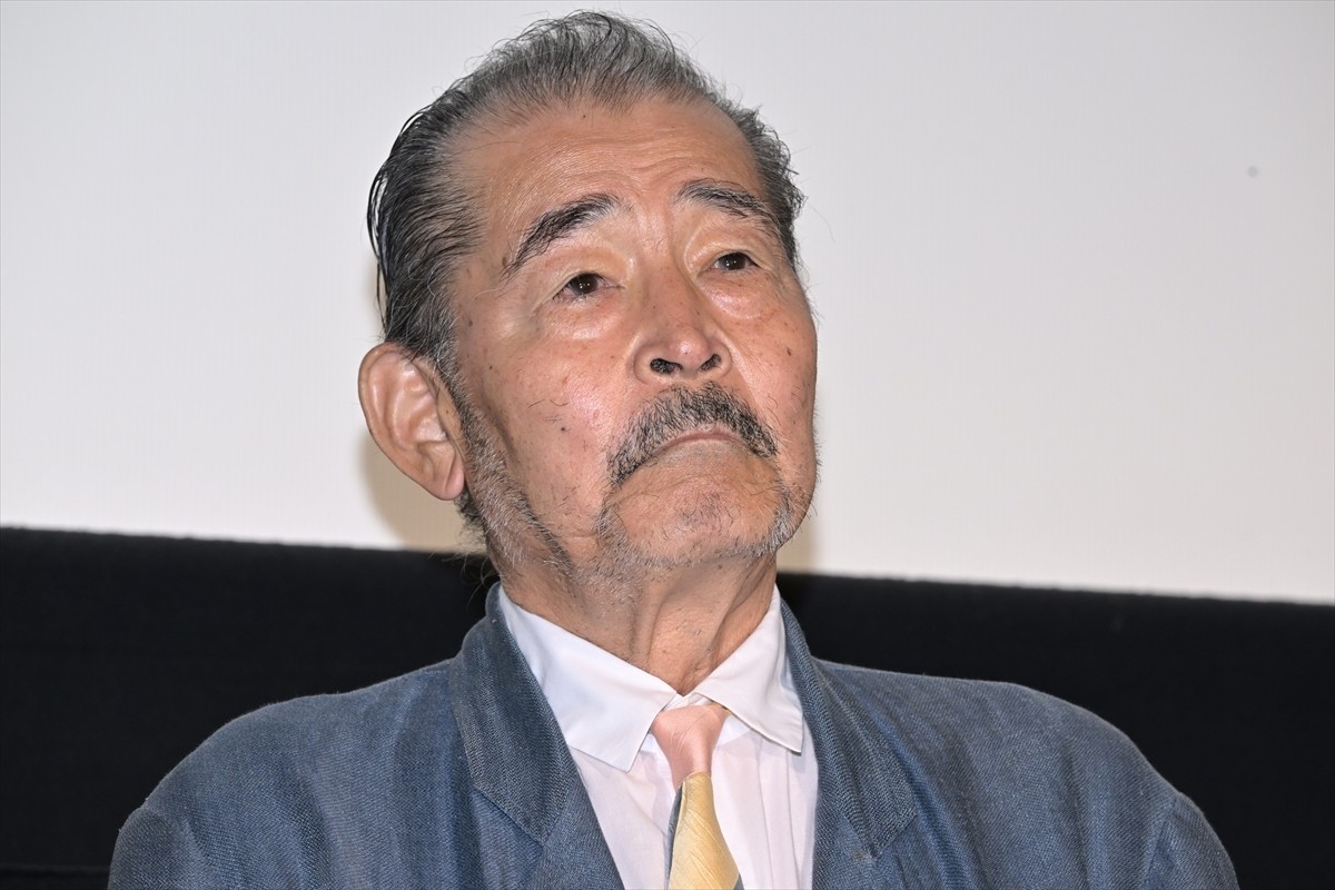 藤竜也、82歳を目前にした舞台挨拶は「贅沢の極み」　娘役の麻生久美子らが祝福
