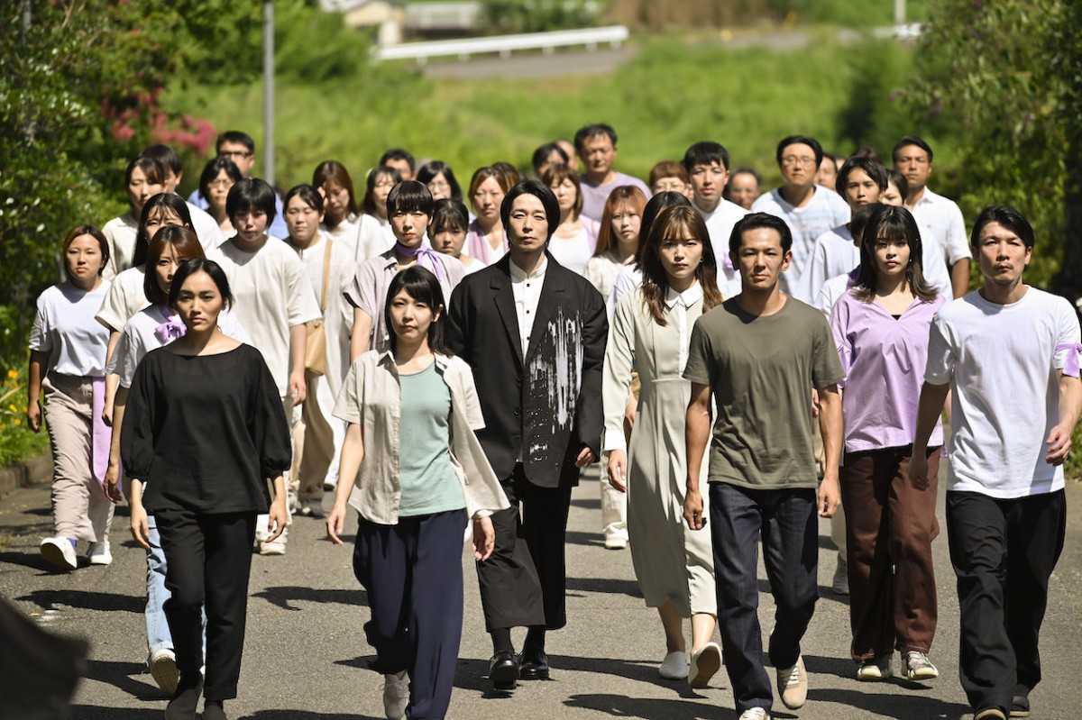 『ハヤブサ消防団』第8話　“太郎”中村倫也の前に突然“白髪の女性”が姿を見せる
